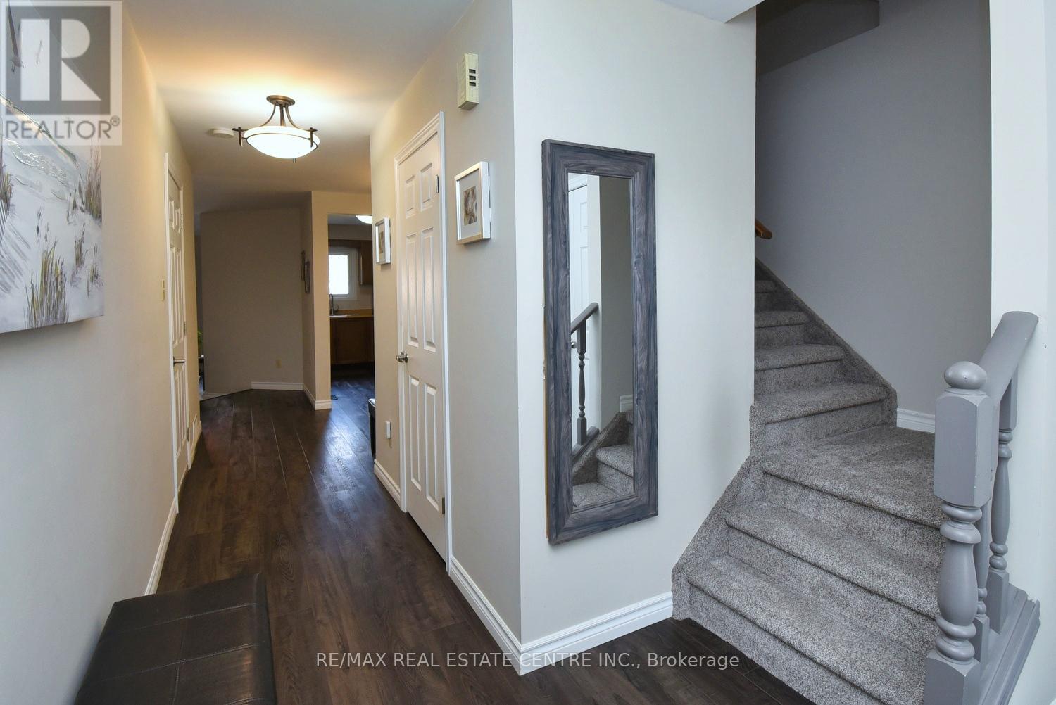 56 Muscot Drive, Hamilton, Ontario  L8J 2B3 - Photo 3 - X12021620