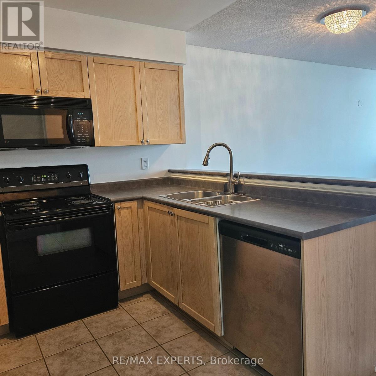 426 - 200 Manitoba Street, Toronto (Mimico), Ontario  M8Y 3Y9 - Photo 4 - W12021633