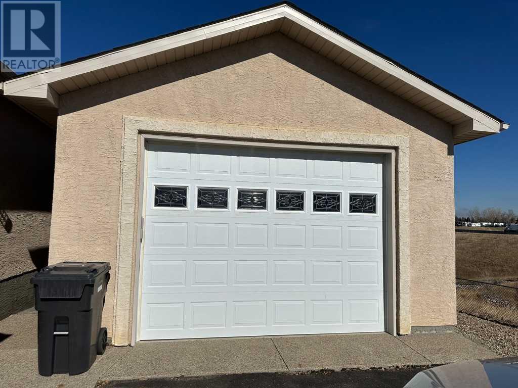 3023 48 Avenue S, Lethbridge, Alberta  T1K 7B3 - Photo 2 - A2200679