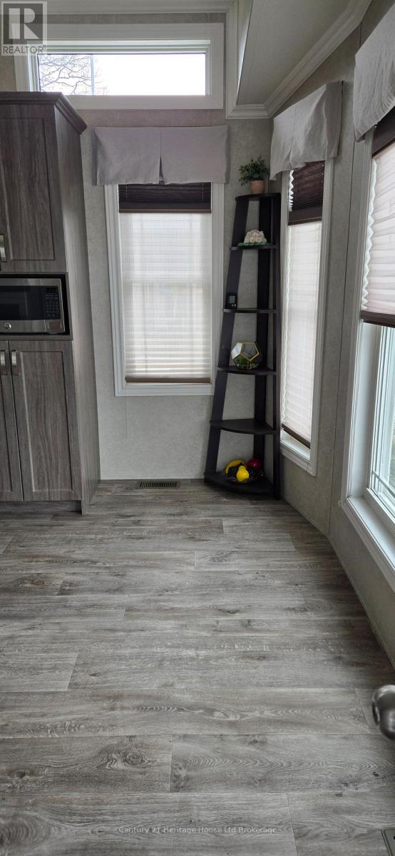 22 - 296 West Quarter Townline Road Road, Brant (Brantford Twp), Ontario  N0E 1E0 - Photo 2 - X12021675