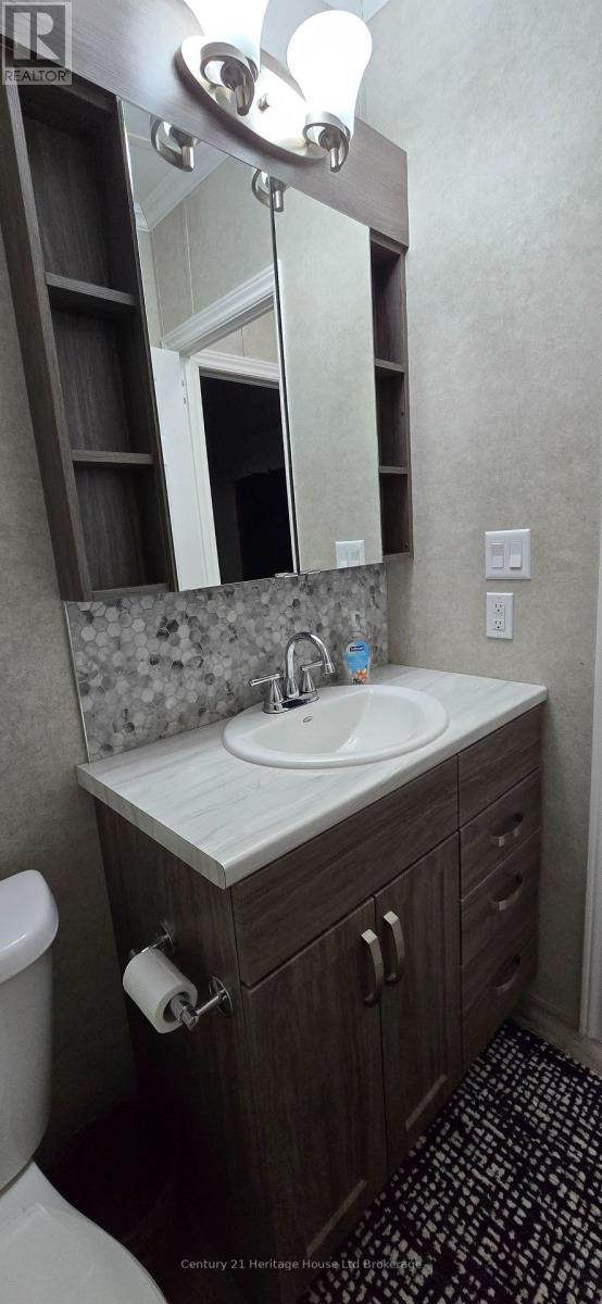 22 - 296 West Quarter Townline Road Road, Brant (Brantford Twp), Ontario  N0E 1E0 - Photo 4 - X12021675