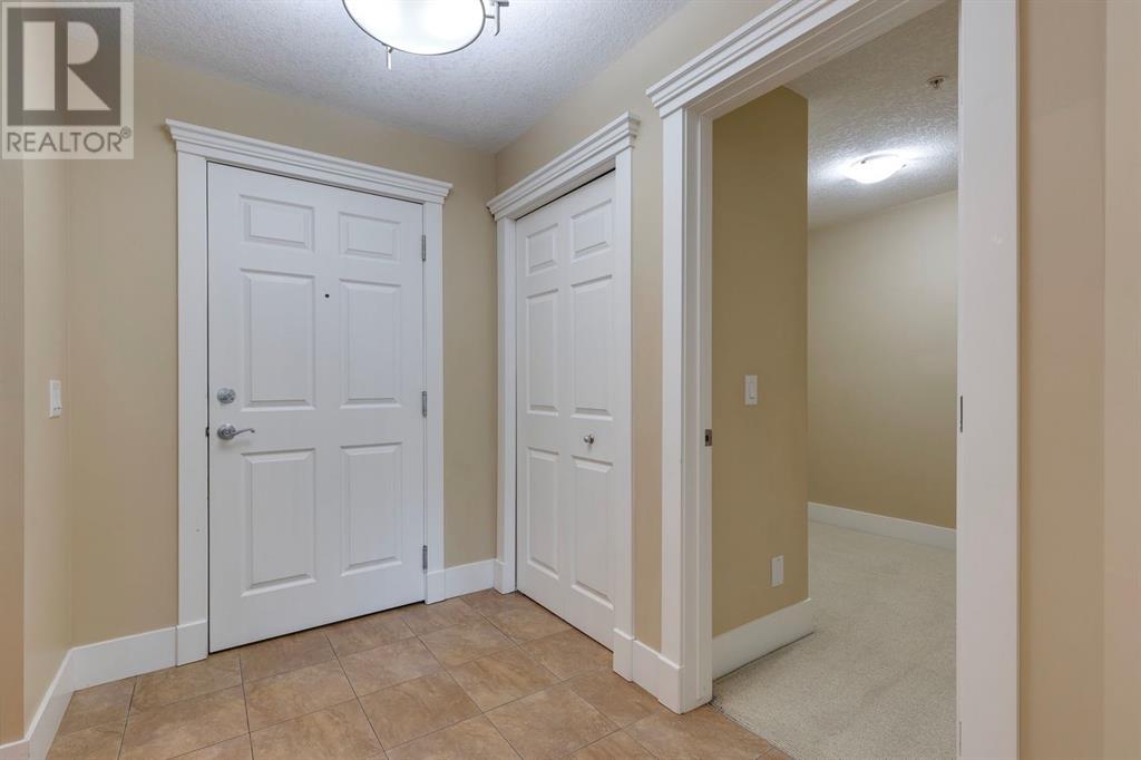 315, 500 Rocky Vista Gardens Nw, Calgary, Alberta  T3G 0C3 - Photo 3 - A2190175