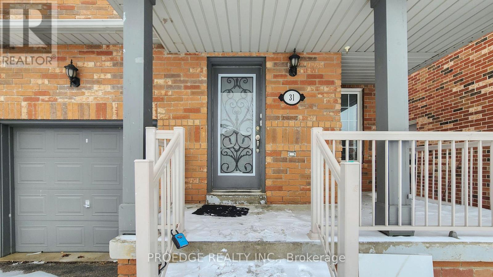 31 Luella Crescent, Brampton, Ontario  L7A 3H8 - Photo 2 - W12021682