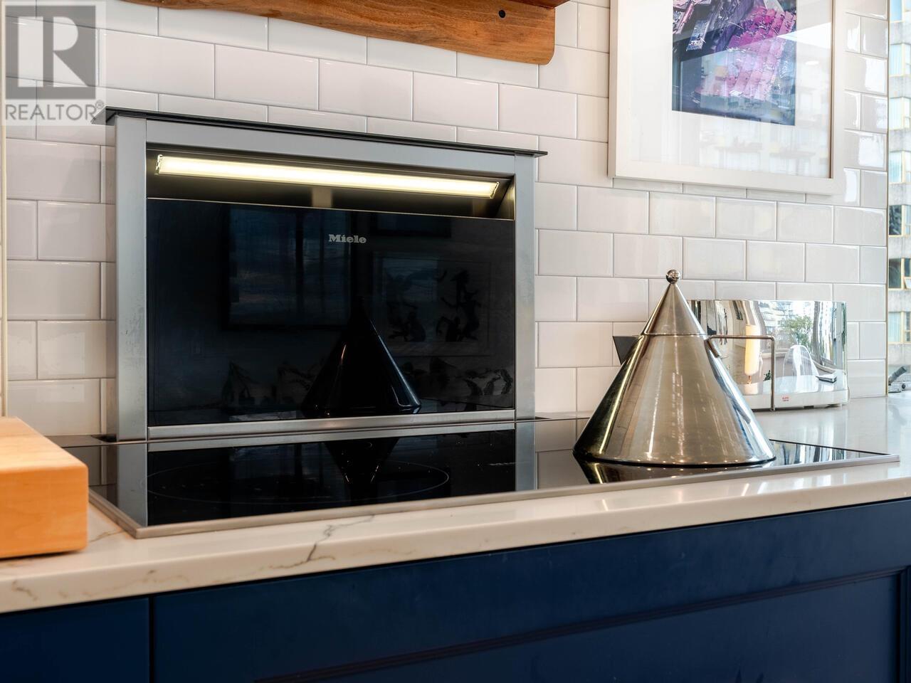 Listing Picture 4 of 20 : 604 1315 CARDERO STREET, Vancouver / 溫哥華 - 魯藝地產 Yvonne Lu Group - MLS Medallion Club Member