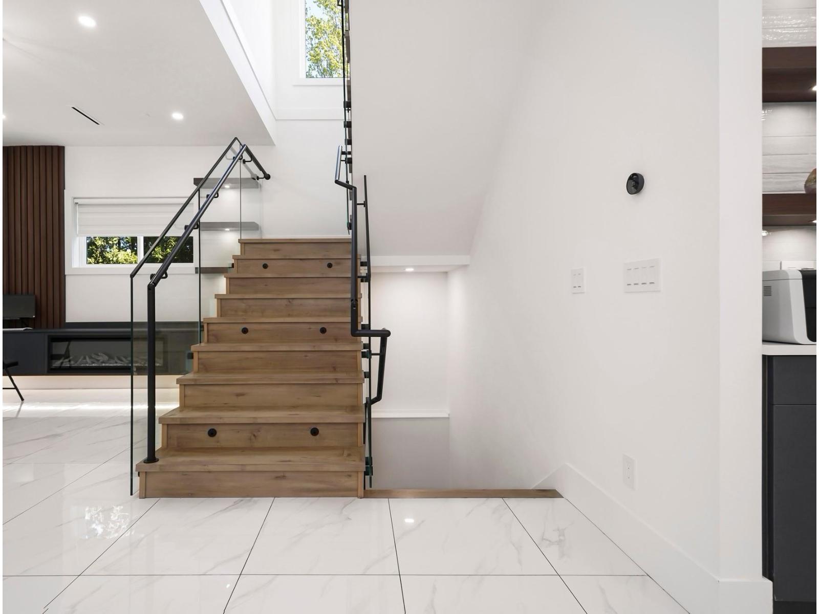 15908 Russell Avenue, White Rock, British Columbia  V4B 2S4 - Photo 11 - R2978231