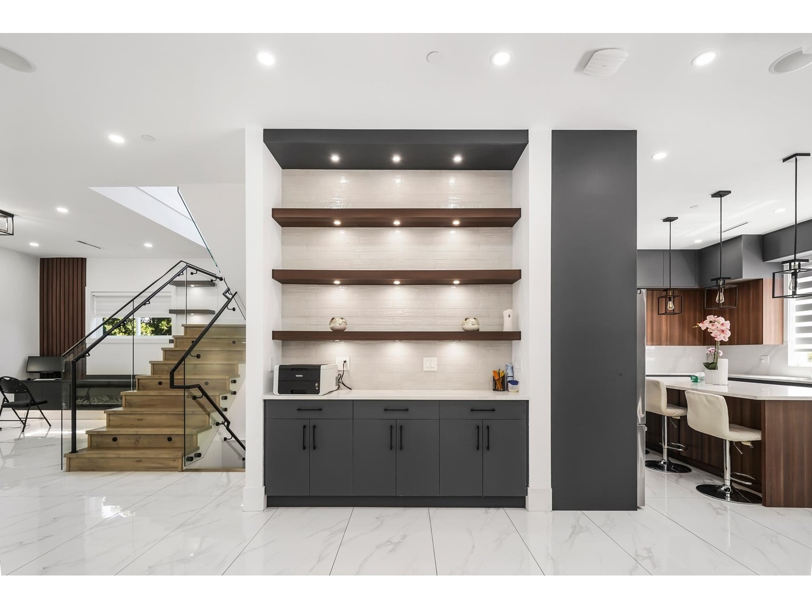 Property at 15908 RUSSELL AVENUE image 3