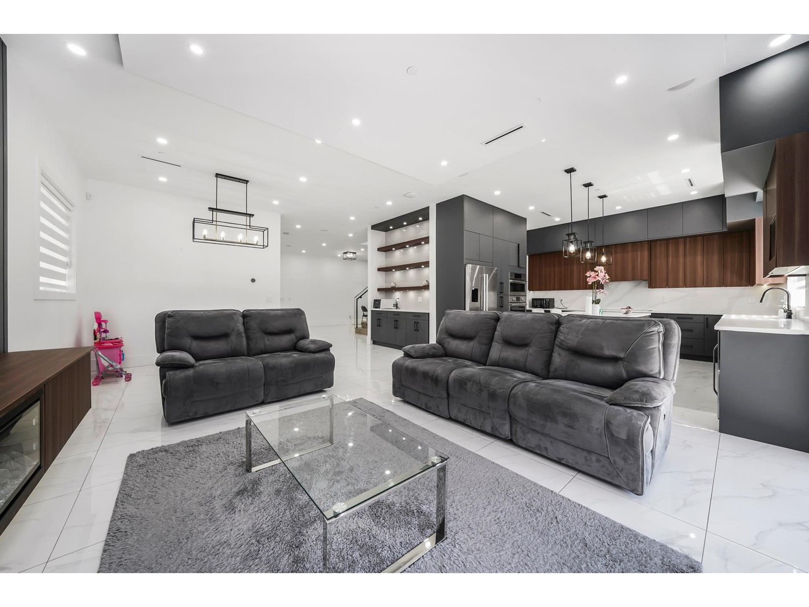 Property at 15908 RUSSELL AVENUE image 5