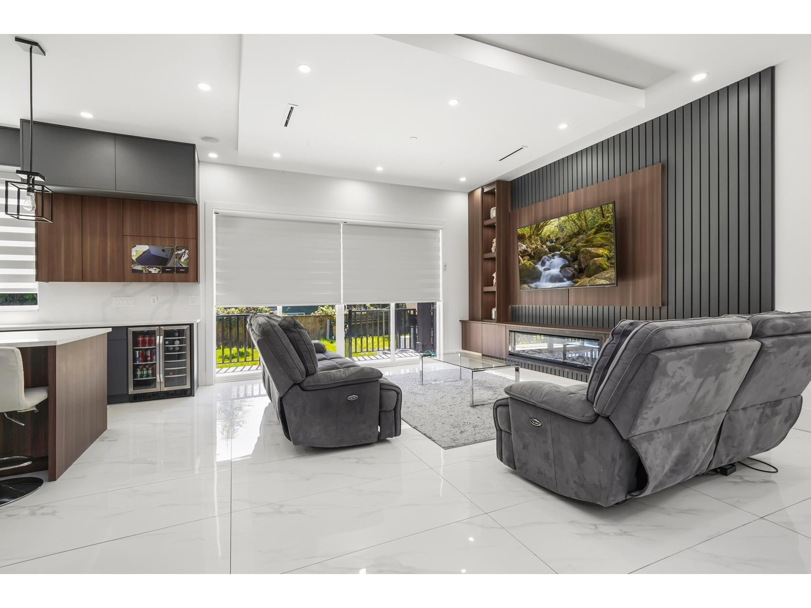 Property at 15908 RUSSELL AVENUE image 4