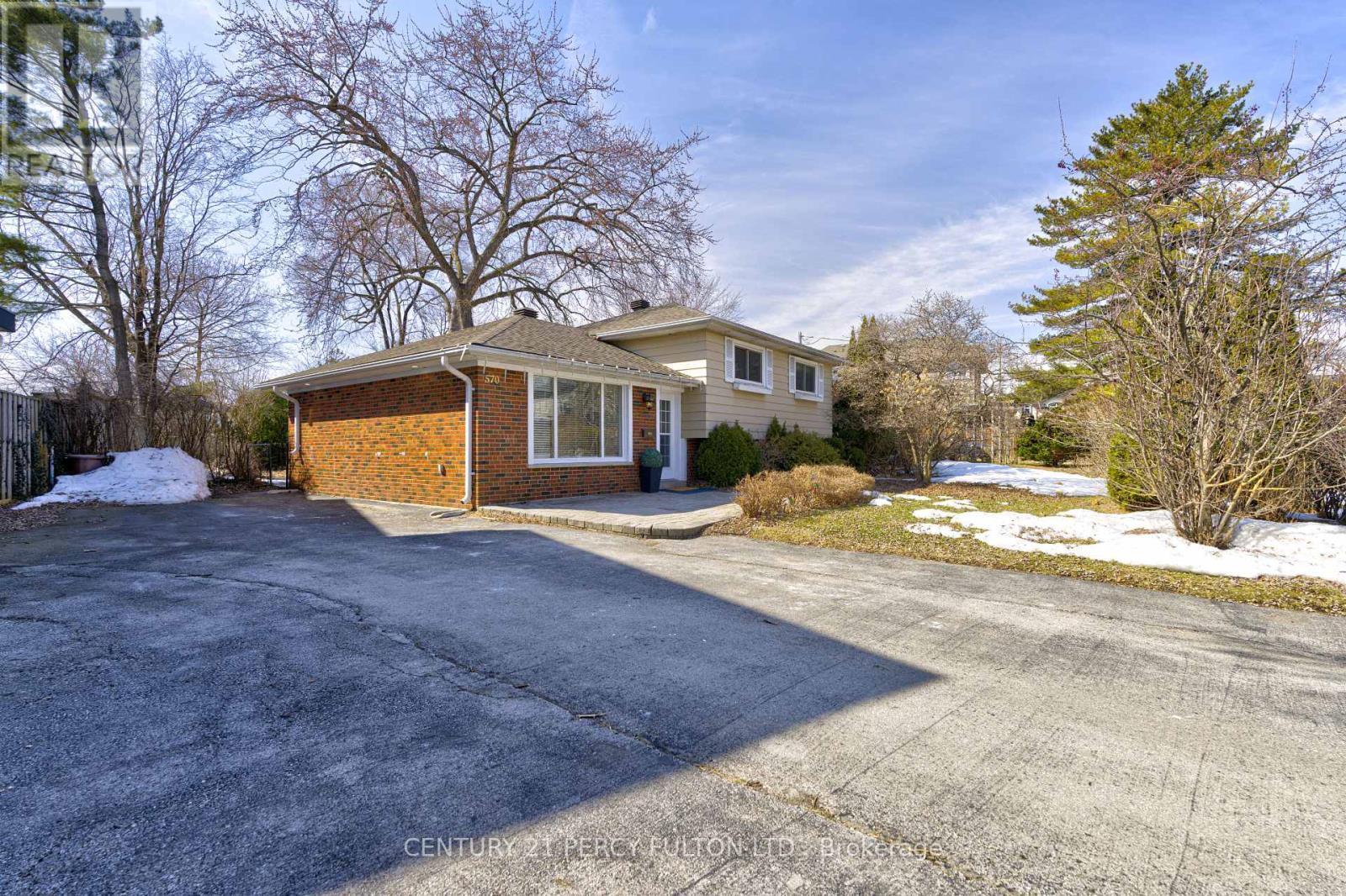 Property at 570 STONECLIFFE ROAD SW image 4