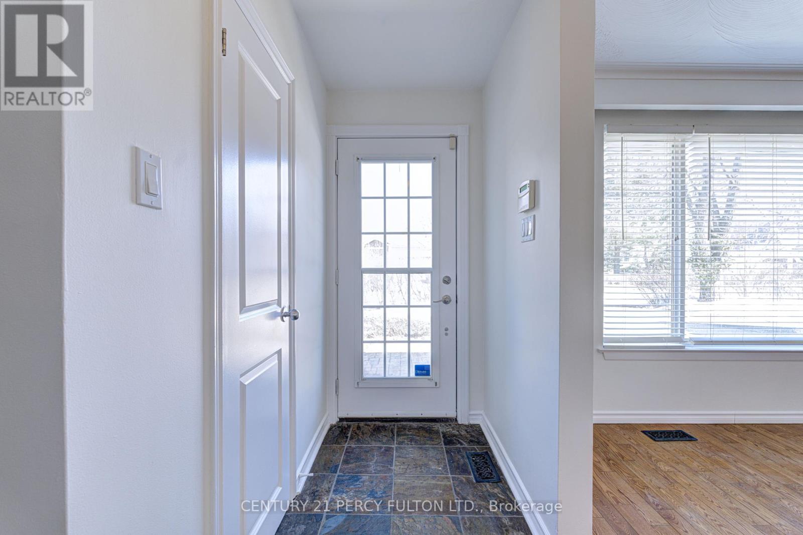 Property at 570 STONECLIFFE ROAD SW image 5