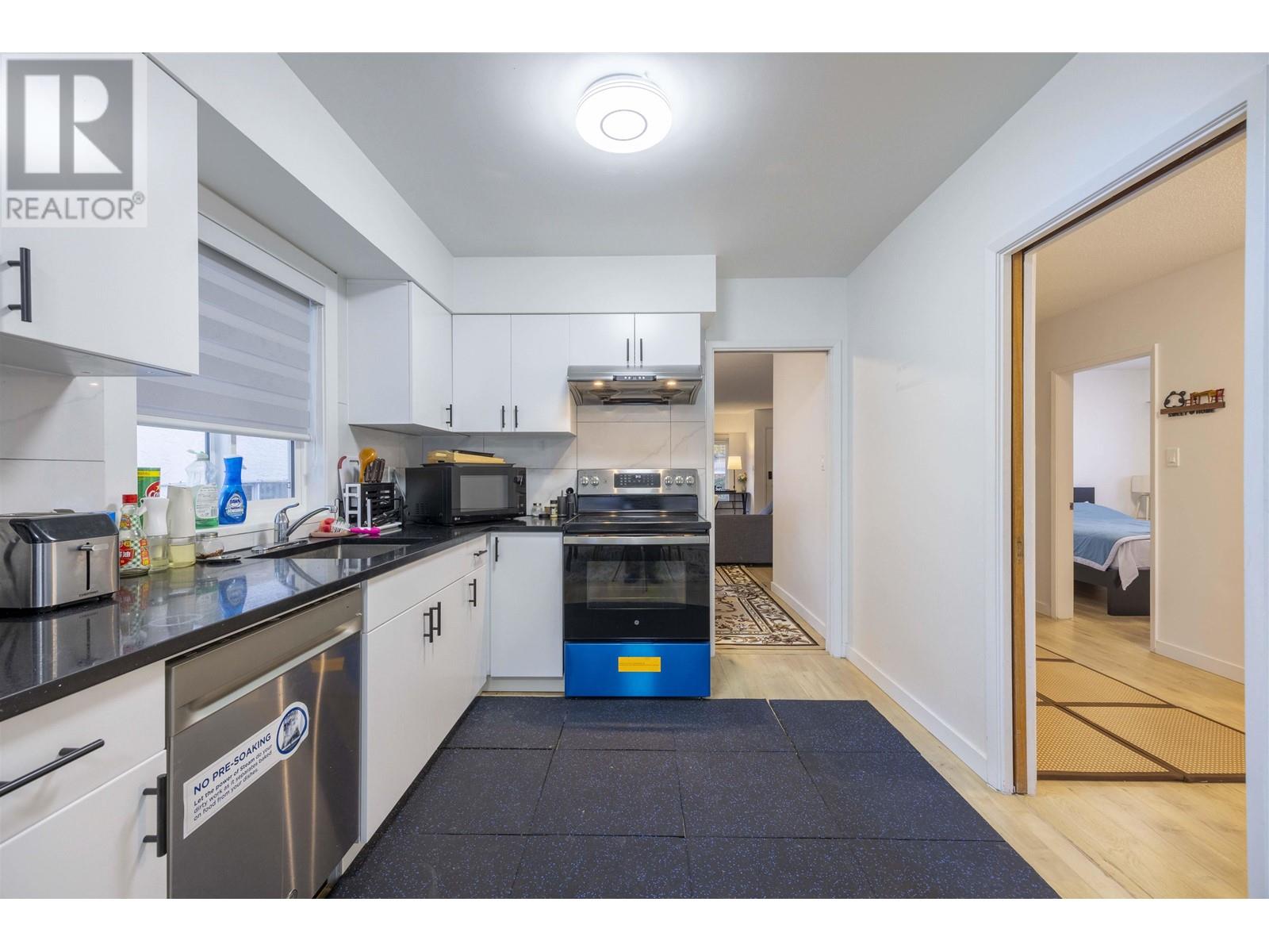 Listing Picture 11 of 31 : 6716 ROSS STREET, Vancouver / 溫哥華 - 魯藝地產 Yvonne Lu Group - MLS Medallion Club Member