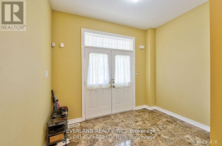 12 Ferretti Street, Vaughan, Ontario  L6A 0H7 - Photo 3 - N12021747