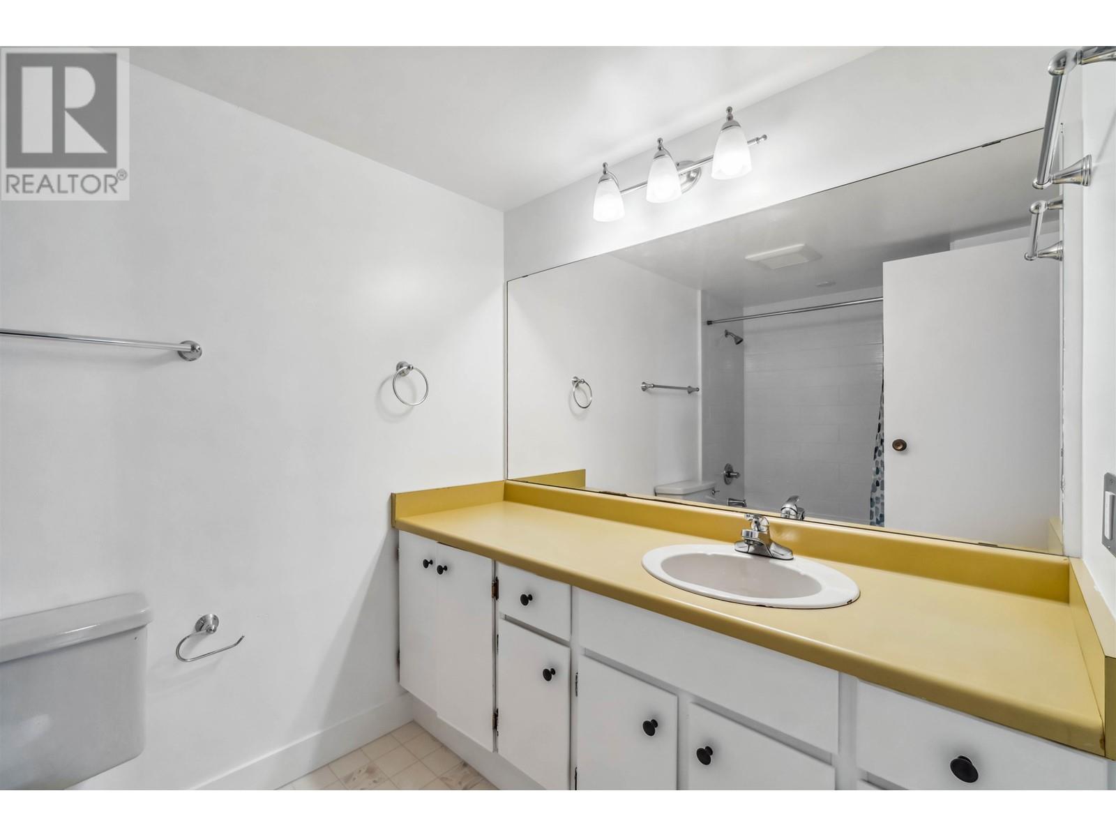 Listing Picture 18 of 36 : 403 9280 SALISH COURT, Burnaby / 本拿比 - 魯藝地產 Yvonne Lu Group - MLS Medallion Club Member