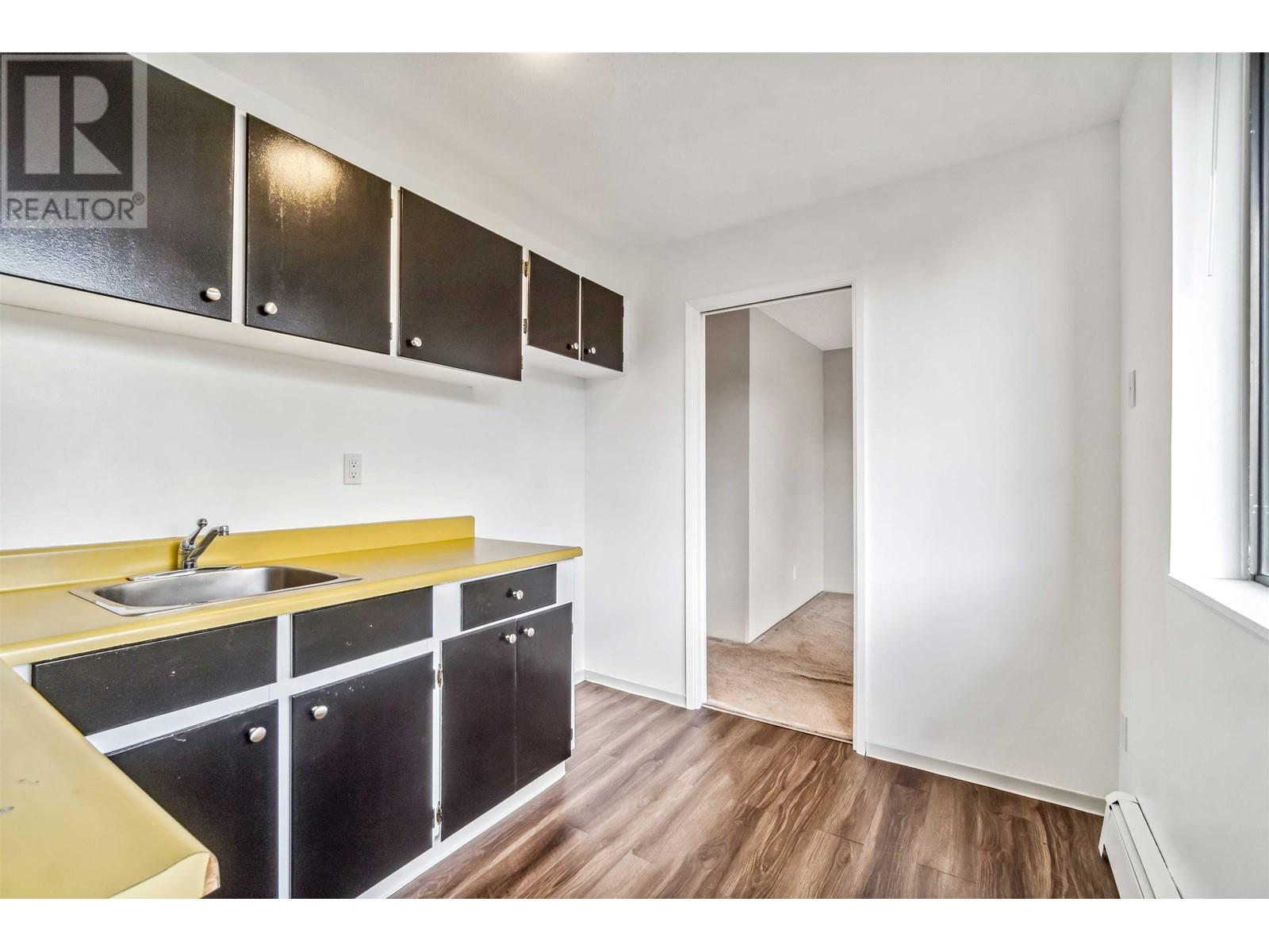 Listing Picture 12 of 36 : 403 9280 SALISH COURT, Burnaby / 本拿比 - 魯藝地產 Yvonne Lu Group - MLS Medallion Club Member