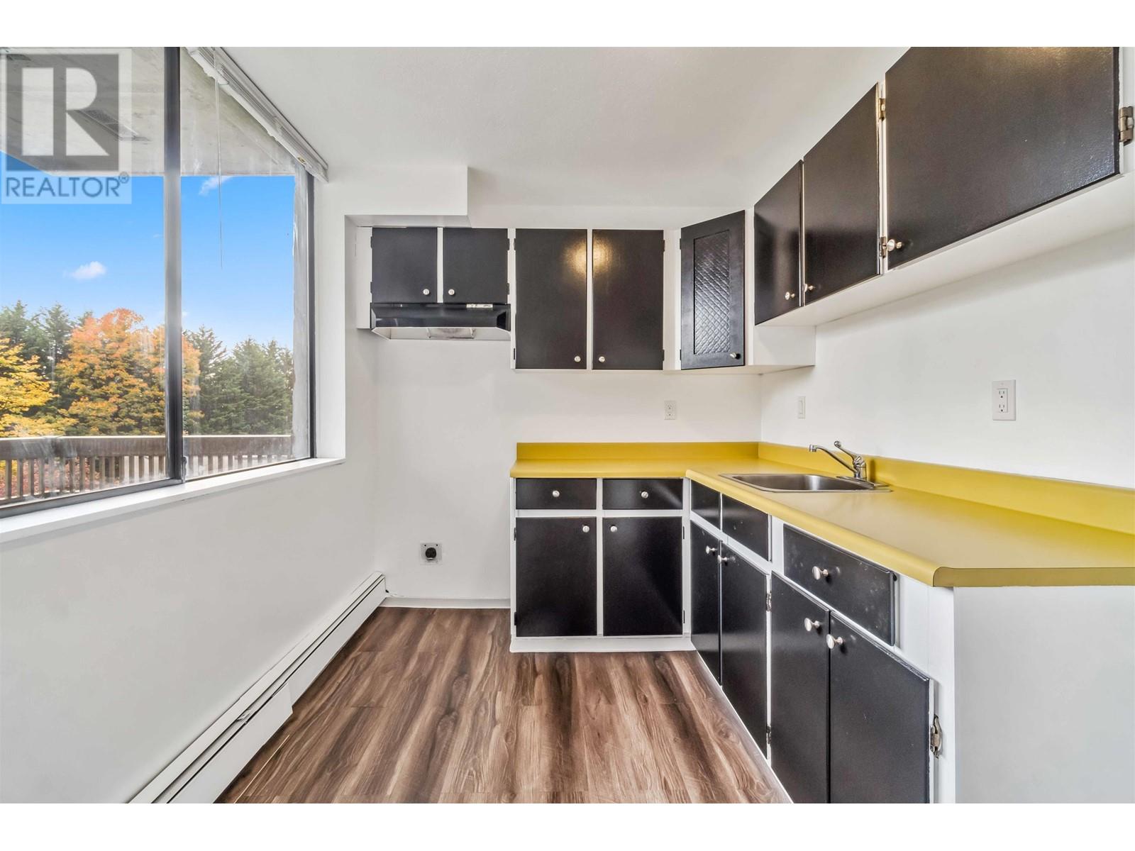 Listing Picture 10 of 36 : 403 9280 SALISH COURT, Burnaby / 本拿比 - 魯藝地產 Yvonne Lu Group - MLS Medallion Club Member