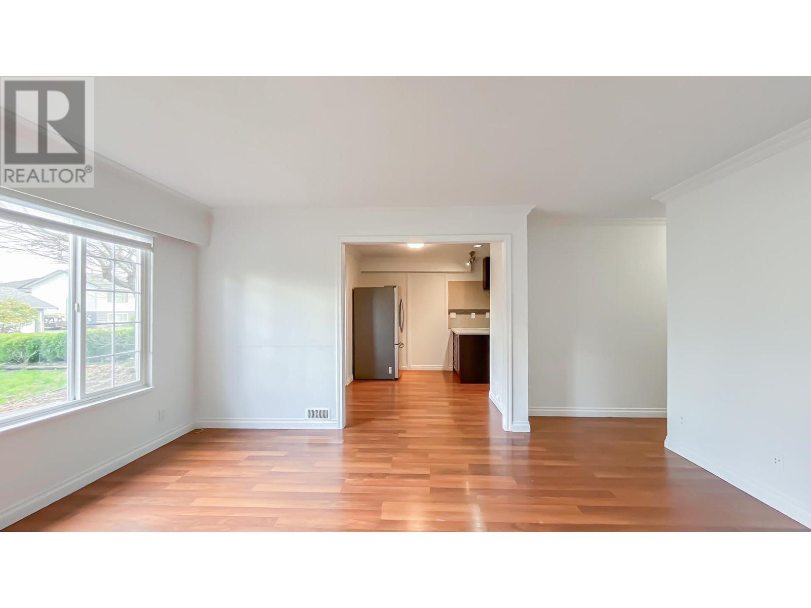 22950 Rogers Avenue, Maple Ridge, British Columbia  V2X 3Z9 - Photo 5 - R2977986