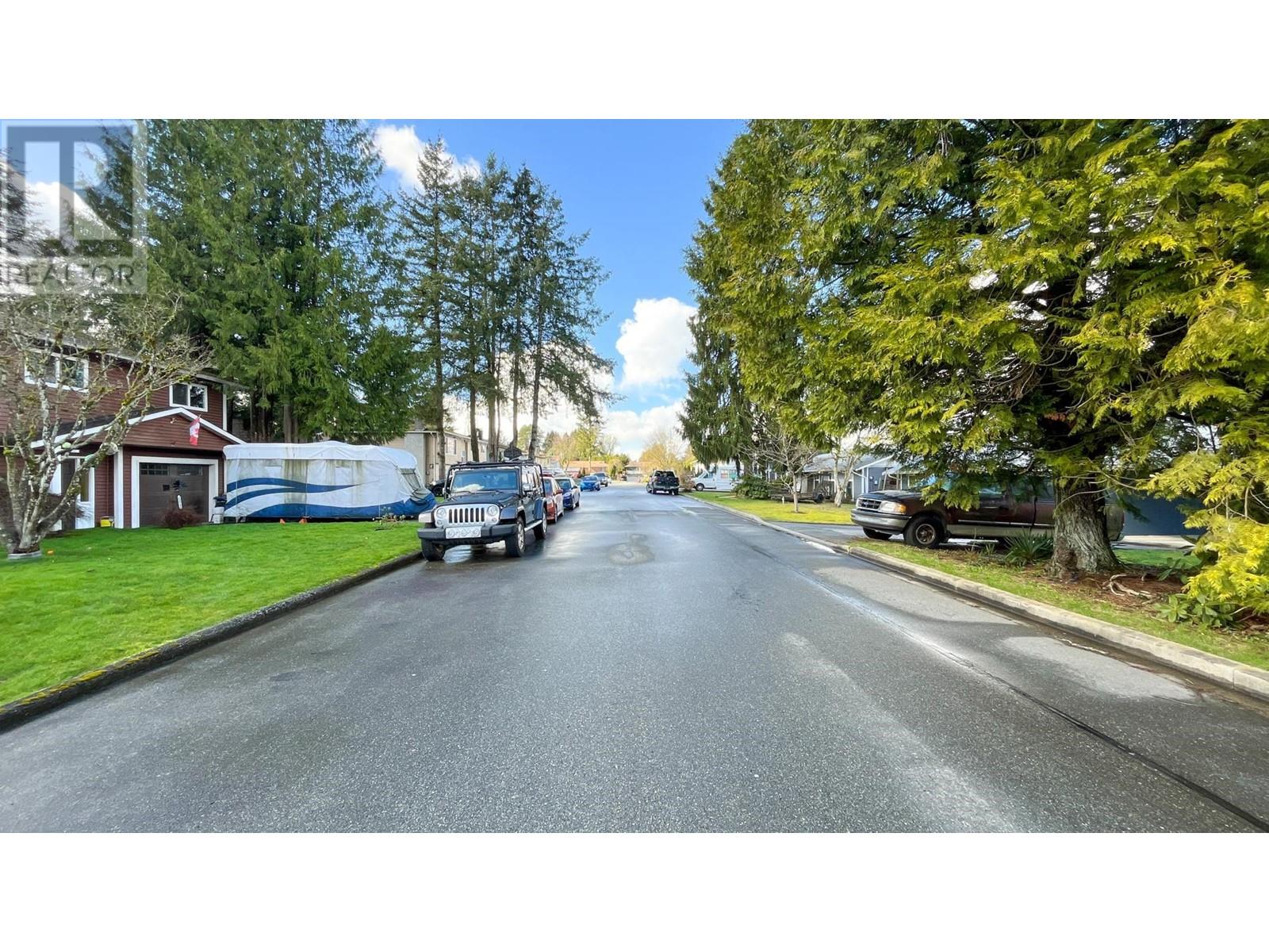 22950 Rogers Avenue, Maple Ridge, British Columbia  V2X 3Z9 - Photo 1 - R2977986