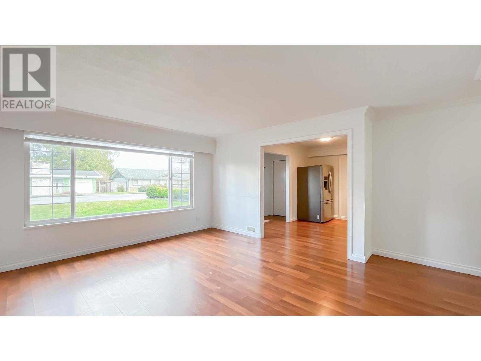22950 Rogers Avenue, Maple Ridge, British Columbia  V2X 3Z9 - Photo 4 - R2977986
