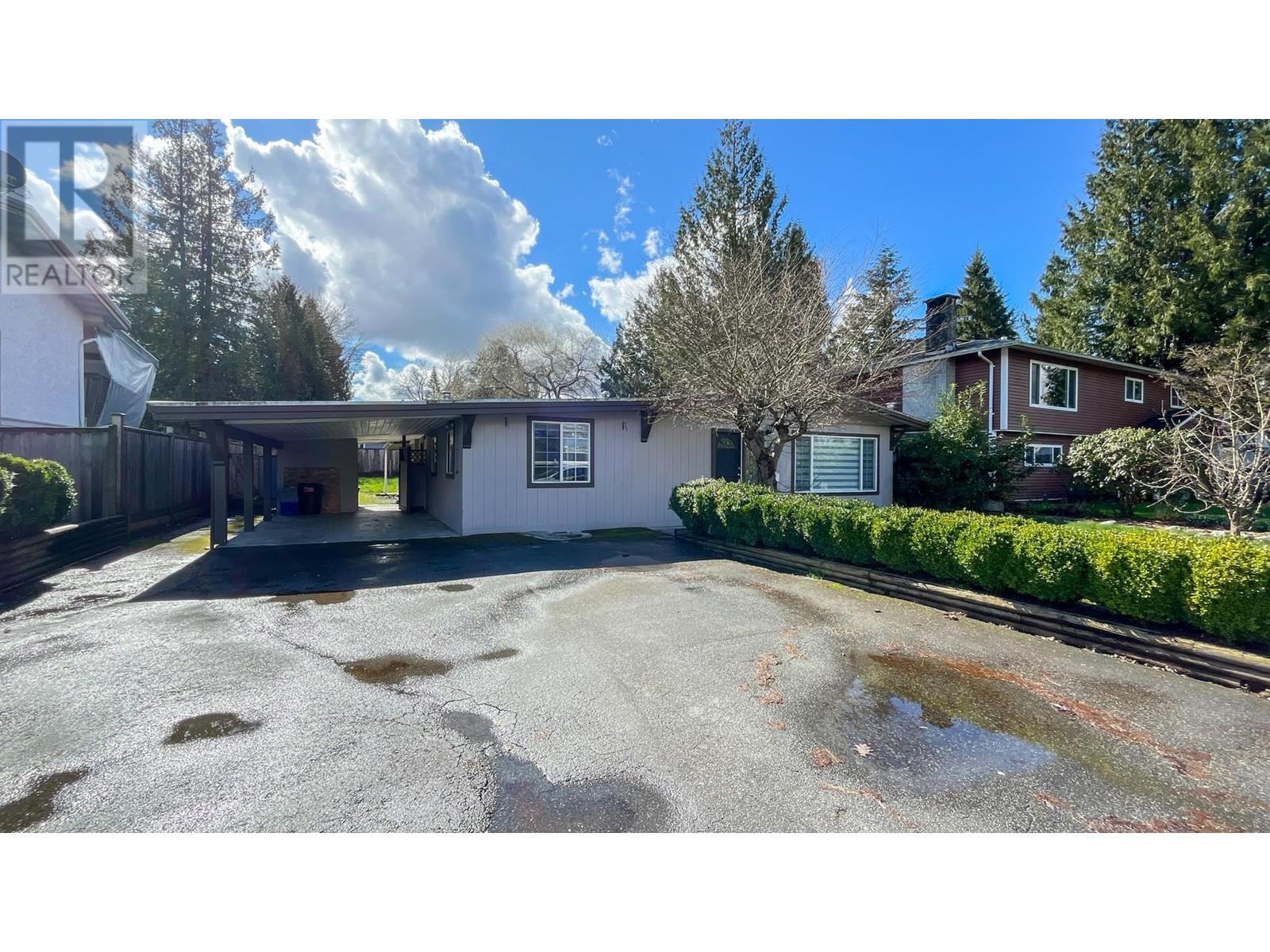 22950 Rogers Avenue, Maple Ridge, British Columbia  V2X 3Z9 - Photo 2 - R2977986