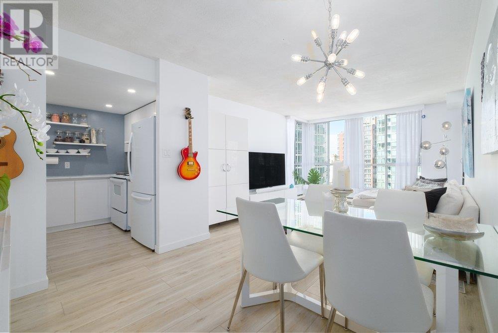 Listing Picture 3 of 24 : 1003 1500 HOWE STREET, Vancouver / 溫哥華 - 魯藝地產 Yvonne Lu Group - MLS Medallion Club Member