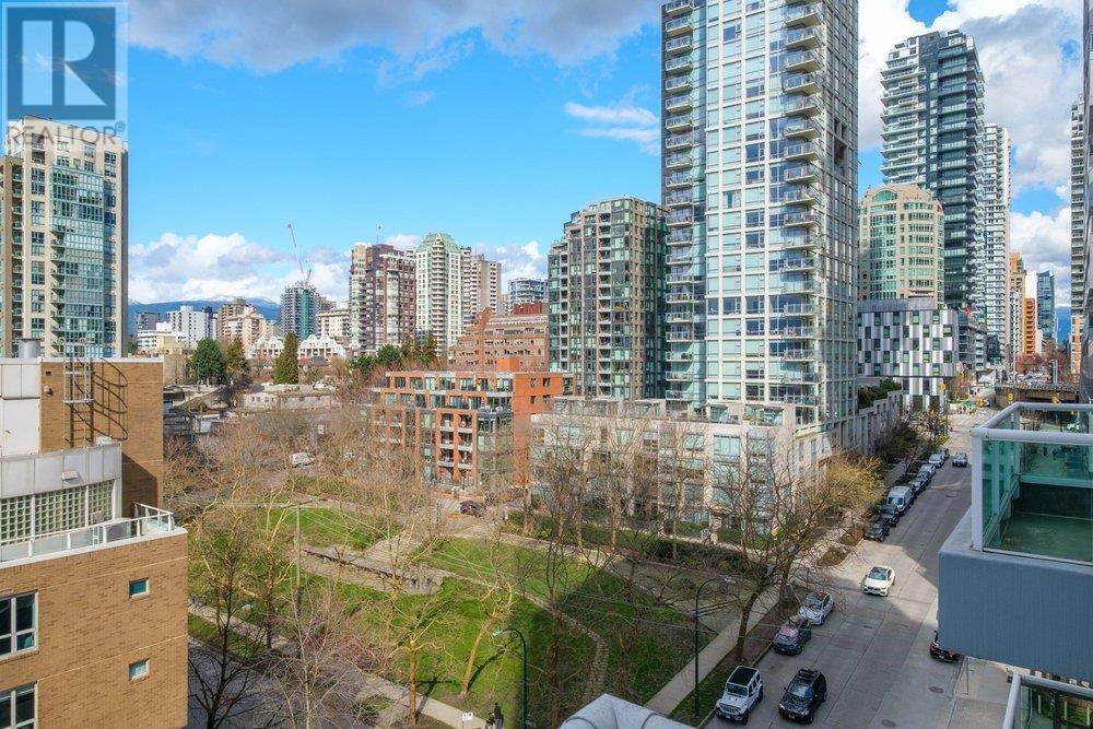 Listing Picture 17 of 24 : 1003 1500 HOWE STREET, Vancouver / 溫哥華 - 魯藝地產 Yvonne Lu Group - MLS Medallion Club Member