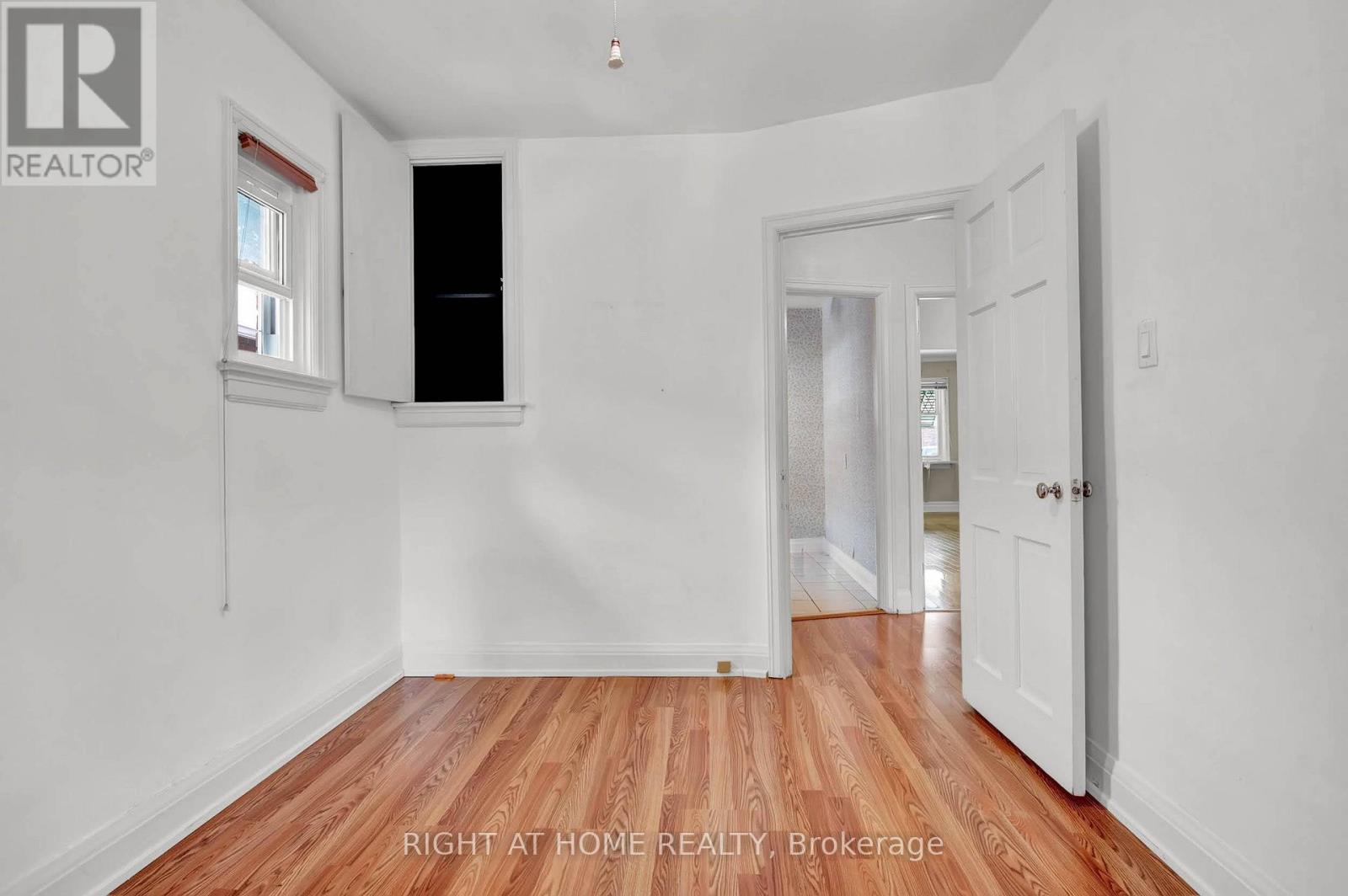 724 Eglinton Avenue E, Toronto, Ontario  M4G 2K7 - Photo 12 - C12021769