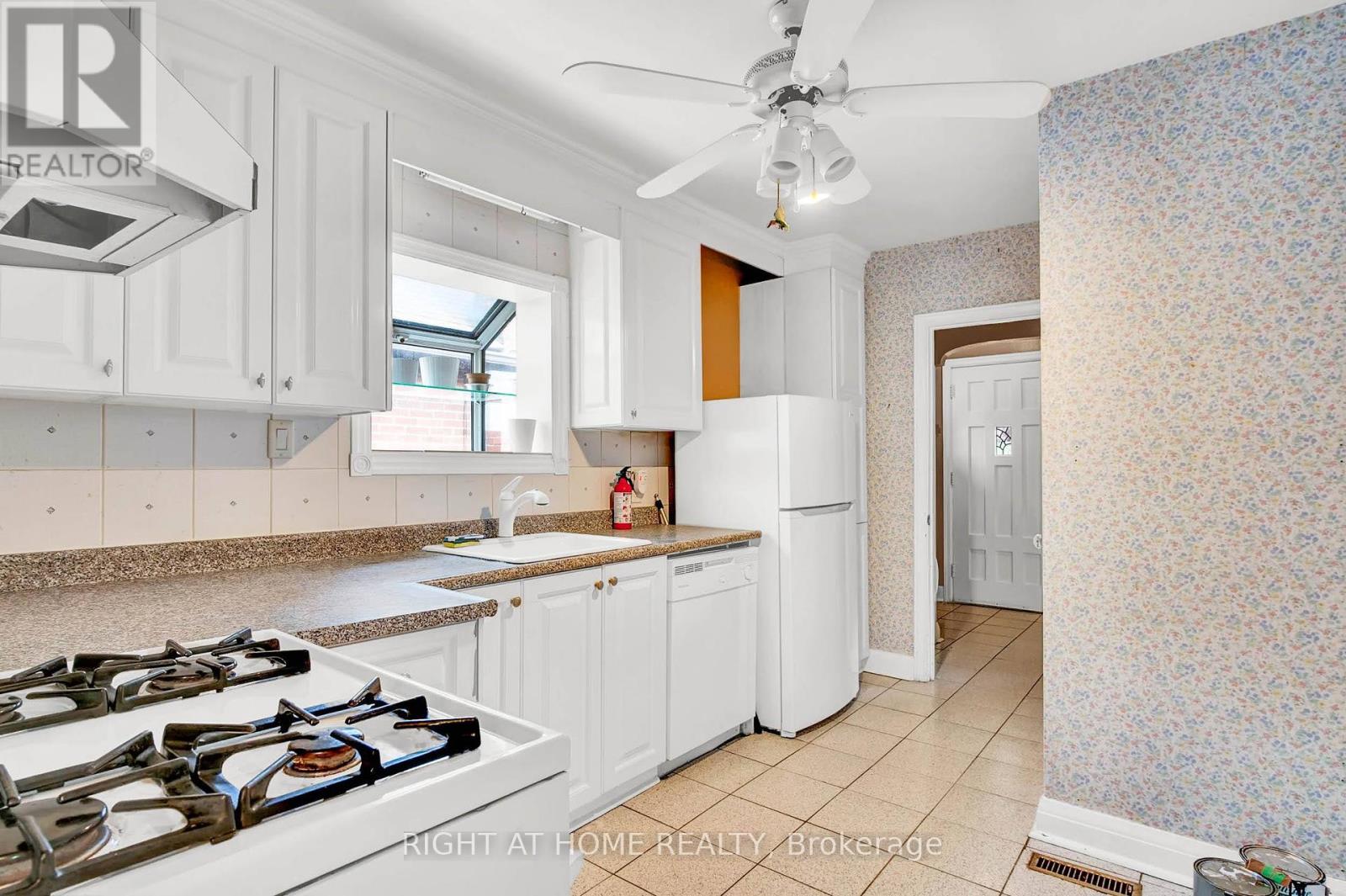 724 Eglinton Avenue E, Toronto, Ontario  M4G 2K7 - Photo 13 - C12021769