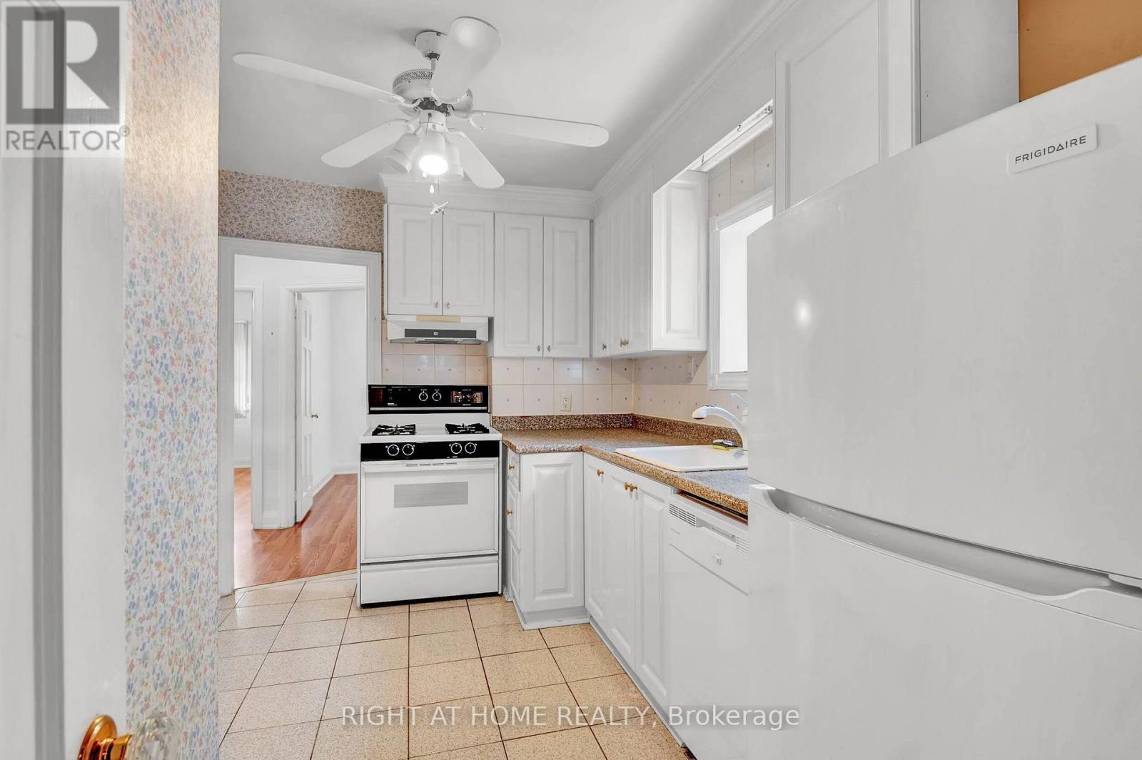724 Eglinton Avenue E, Toronto, Ontario  M4G 2K7 - Photo 14 - C12021769
