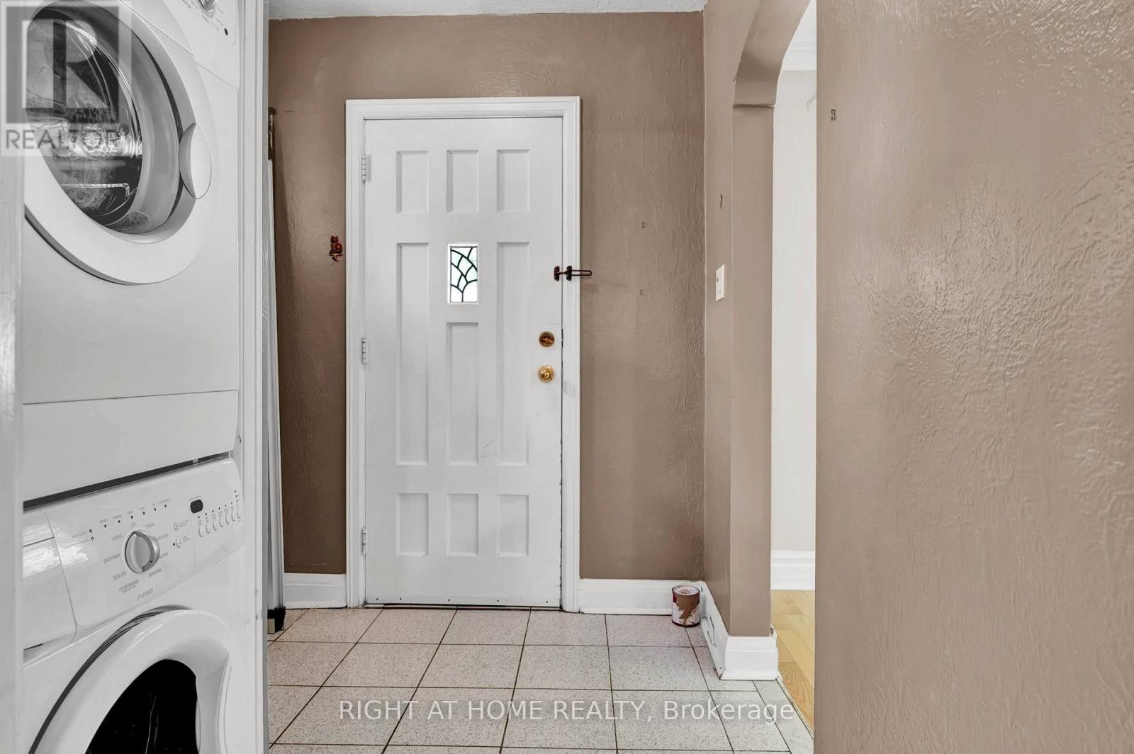 724 Eglinton Avenue E, Toronto, Ontario  M4G 2K7 - Photo 2 - C12021769