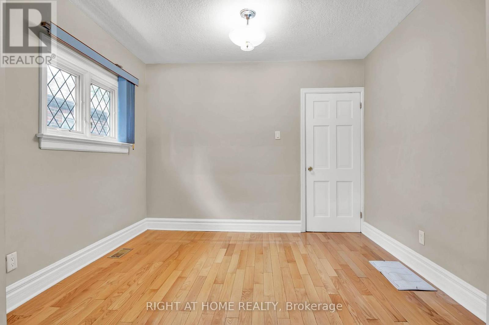 724 Eglinton Avenue E, Toronto, Ontario  M4G 2K7 - Photo 8 - C12021769