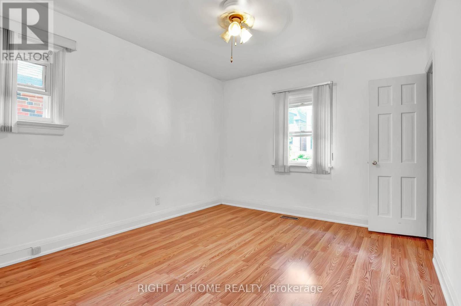 724 Eglinton Avenue E, Toronto, Ontario  M4G 2K7 - Photo 9 - C12021769