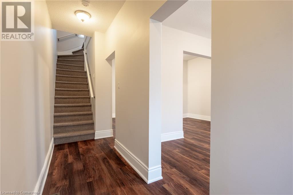 Property at 19 STRACHAN Street E image 4
