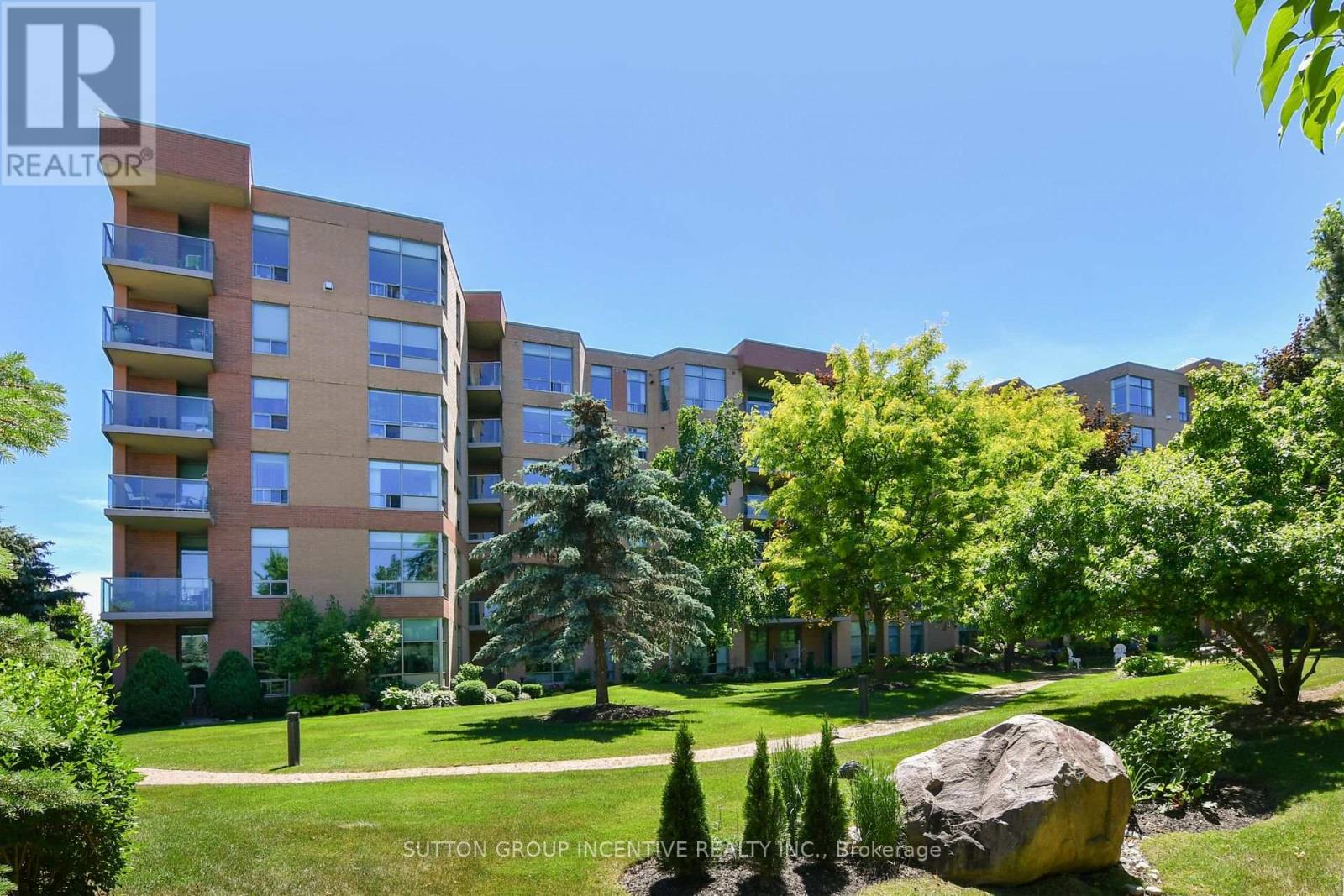 Property at 508 - 4 BRIAR HILL HEIGHTS image 2