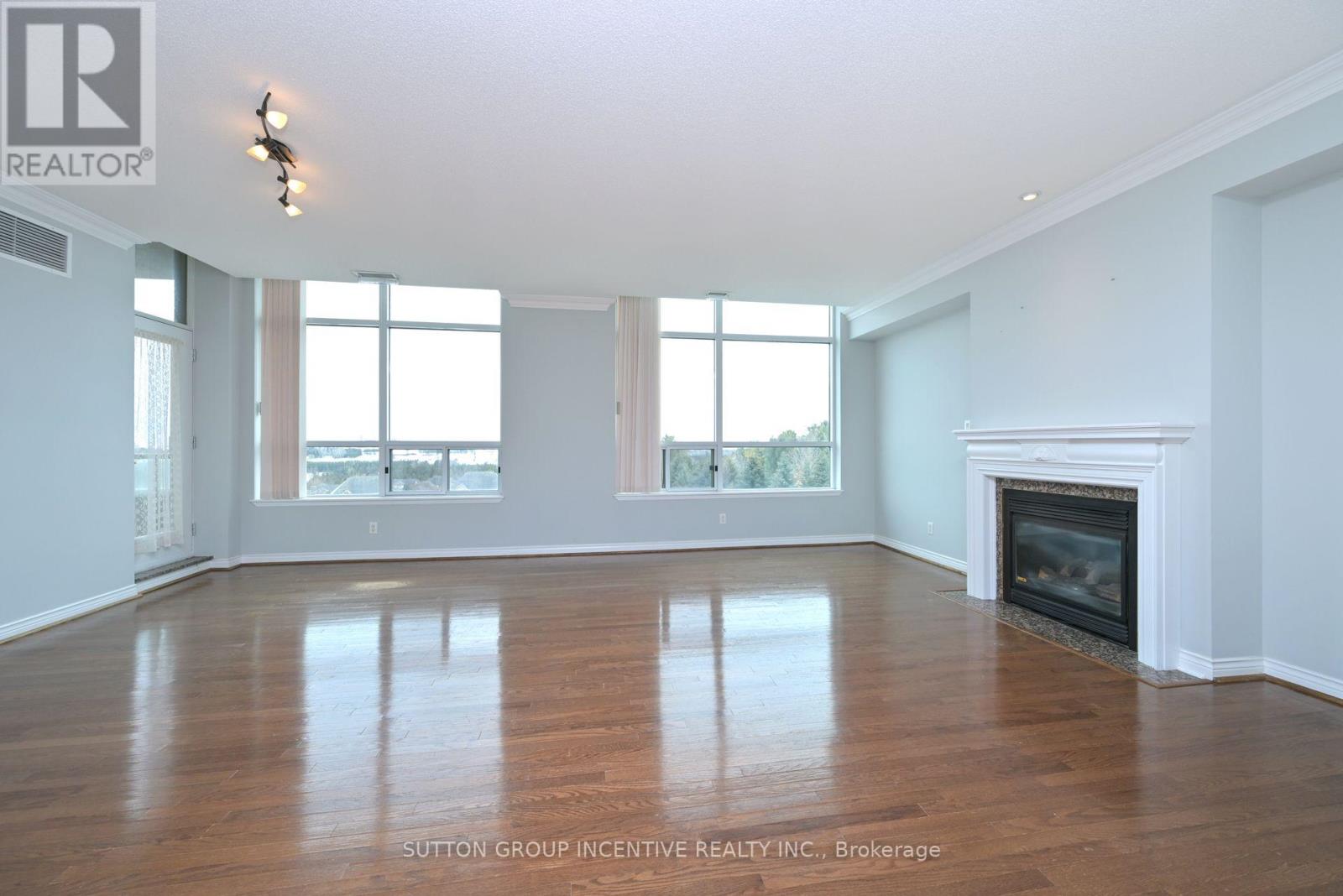 Property at 508 - 4 BRIAR HILL HEIGHTS image 5