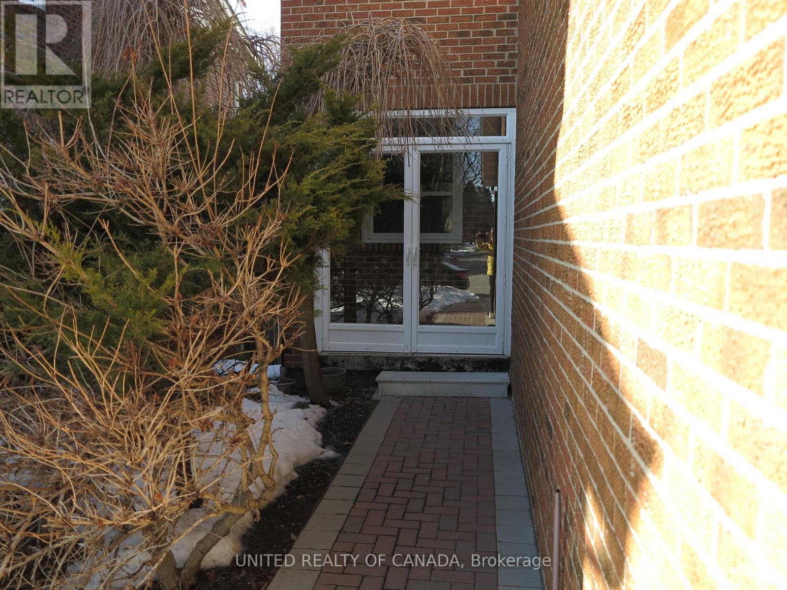 Property at 102 BAYWOOD COURT image 2