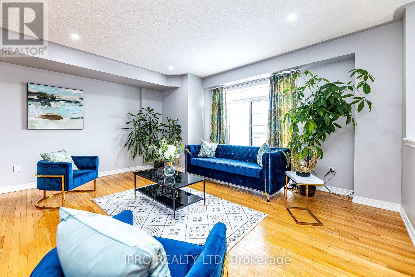 Property at 66 CHESTERWOOD CRESCENT image 5