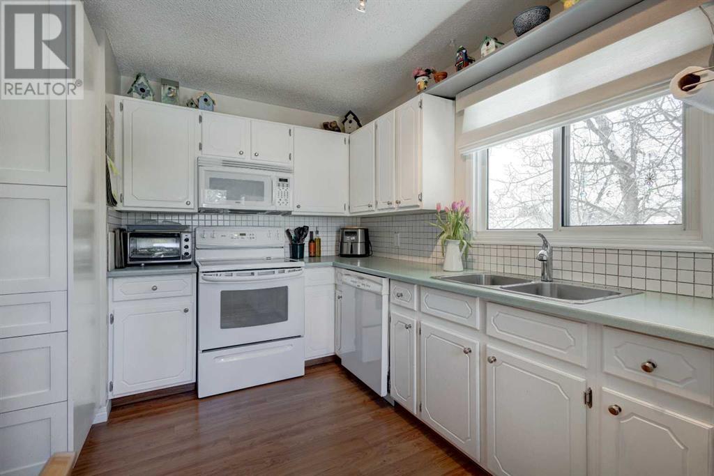 101 Deerfield Terrace Se, Calgary, Alberta  T2J 6V2 - Photo 7 - A2201699