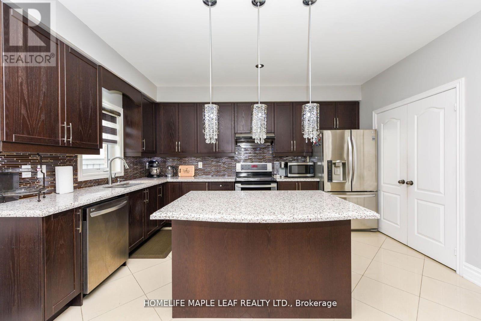 84 Latania Boulevard, Brampton, Ontario  L6P 2Z2 - Photo 13 - W12021822