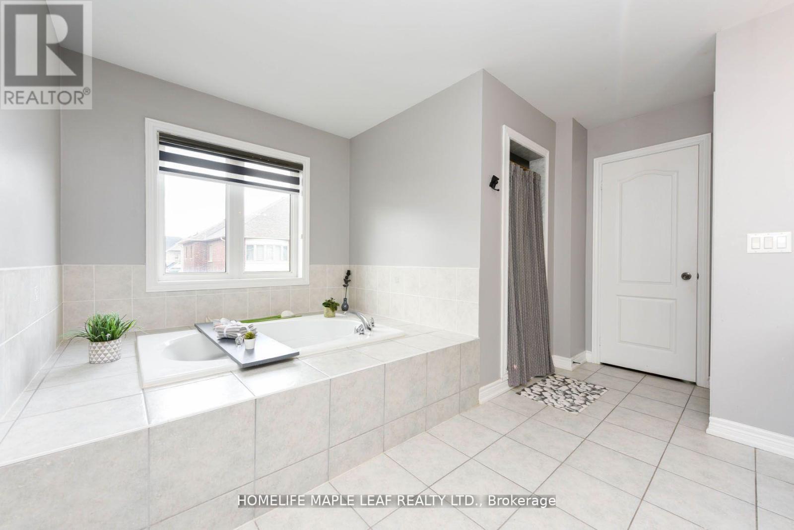 84 Latania Boulevard, Brampton, Ontario  L6P 2Z2 - Photo 32 - W12021822