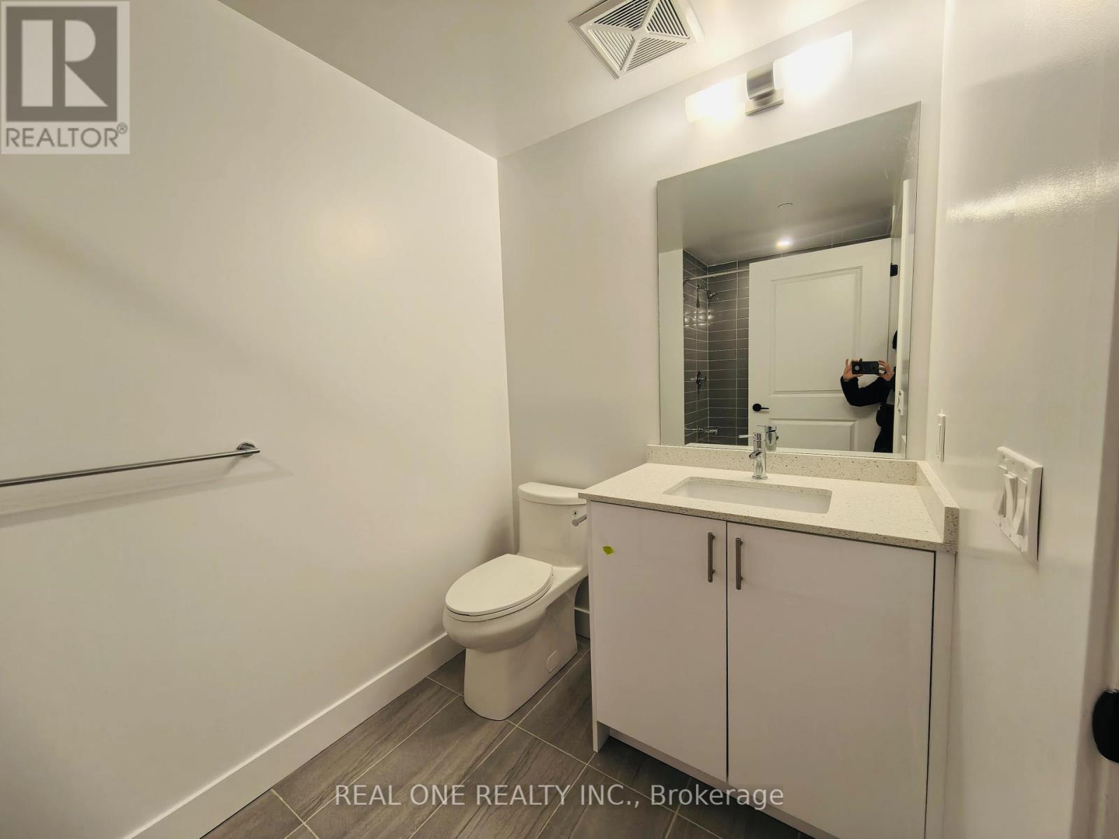 225 - 2333 Khalsa Gate, Oakville, Ontario  L6M 0X7 - Photo 3 - W12021846