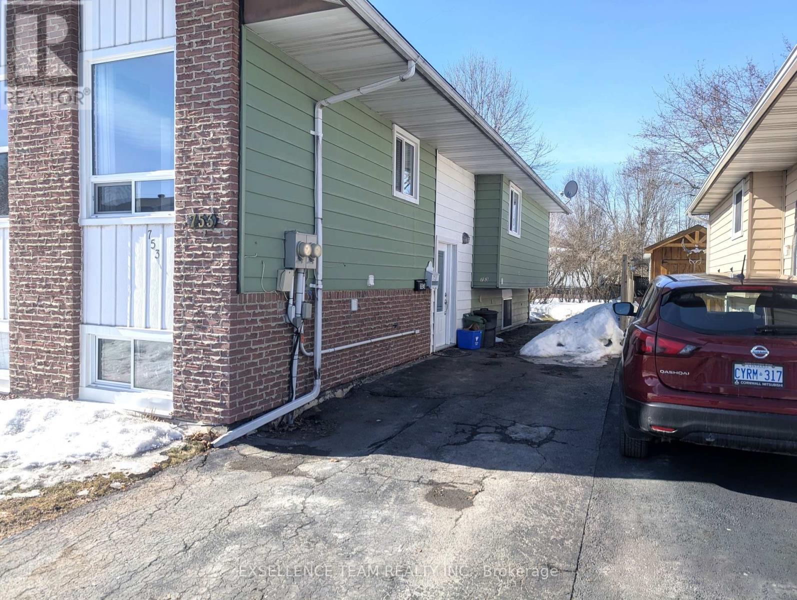 Property at 753 GLENGARRY BOULEVARD image 2