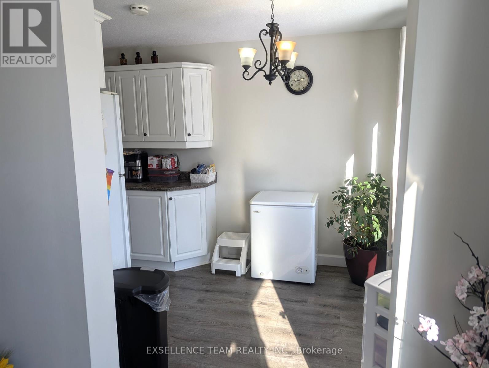 Property at 753 GLENGARRY BOULEVARD image 5