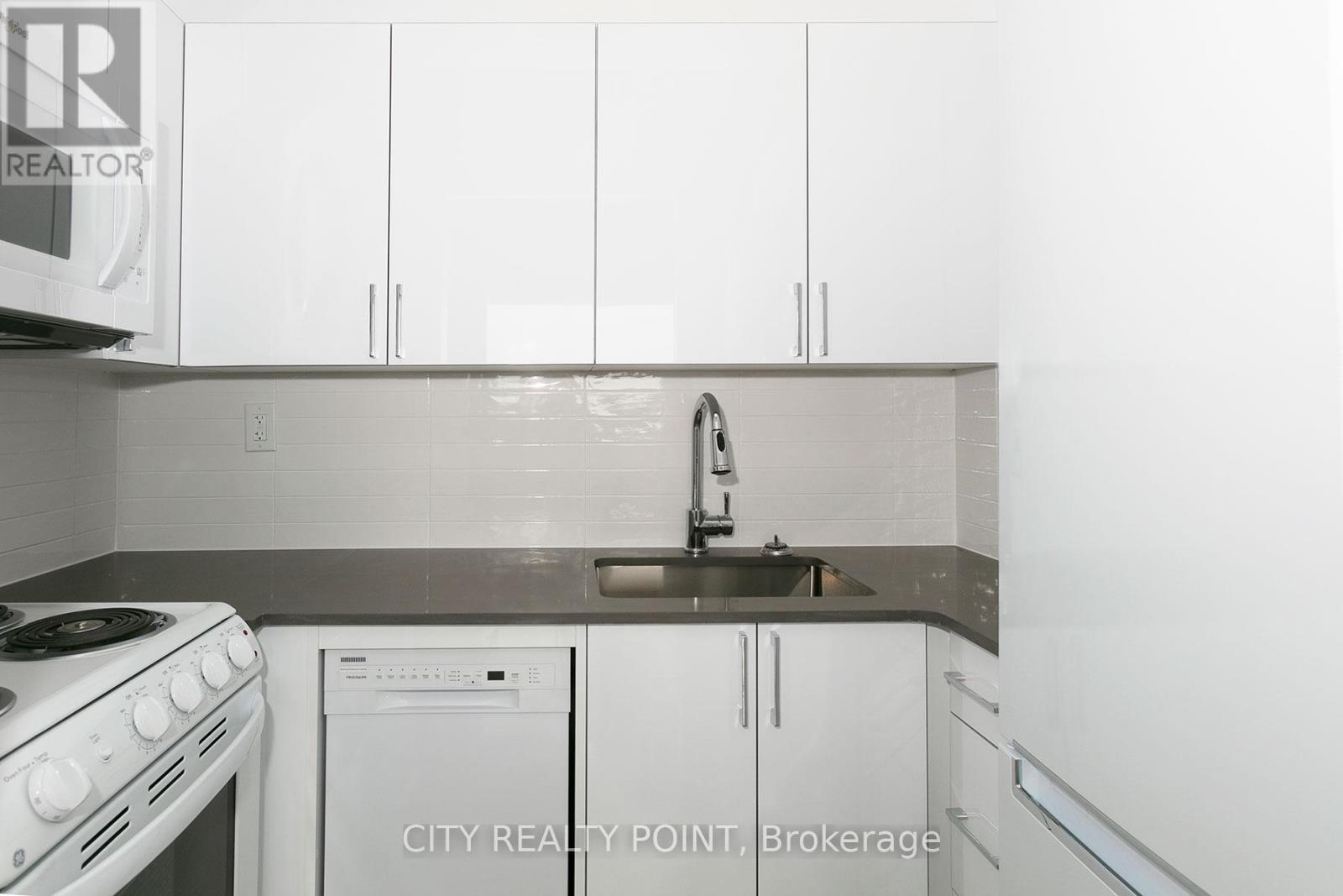 2406 - 666 Spadina Avenue, Toronto, Ontario  M5S 2H8 - Photo 4 - C12021870