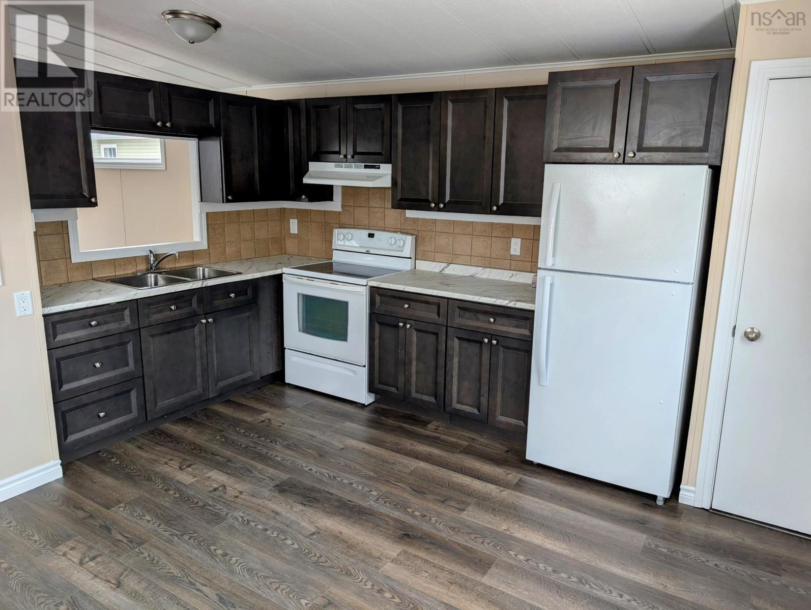 33 College Court, Truro, Nova Scotia  B2N 6P3 - Photo 2 - 202503388