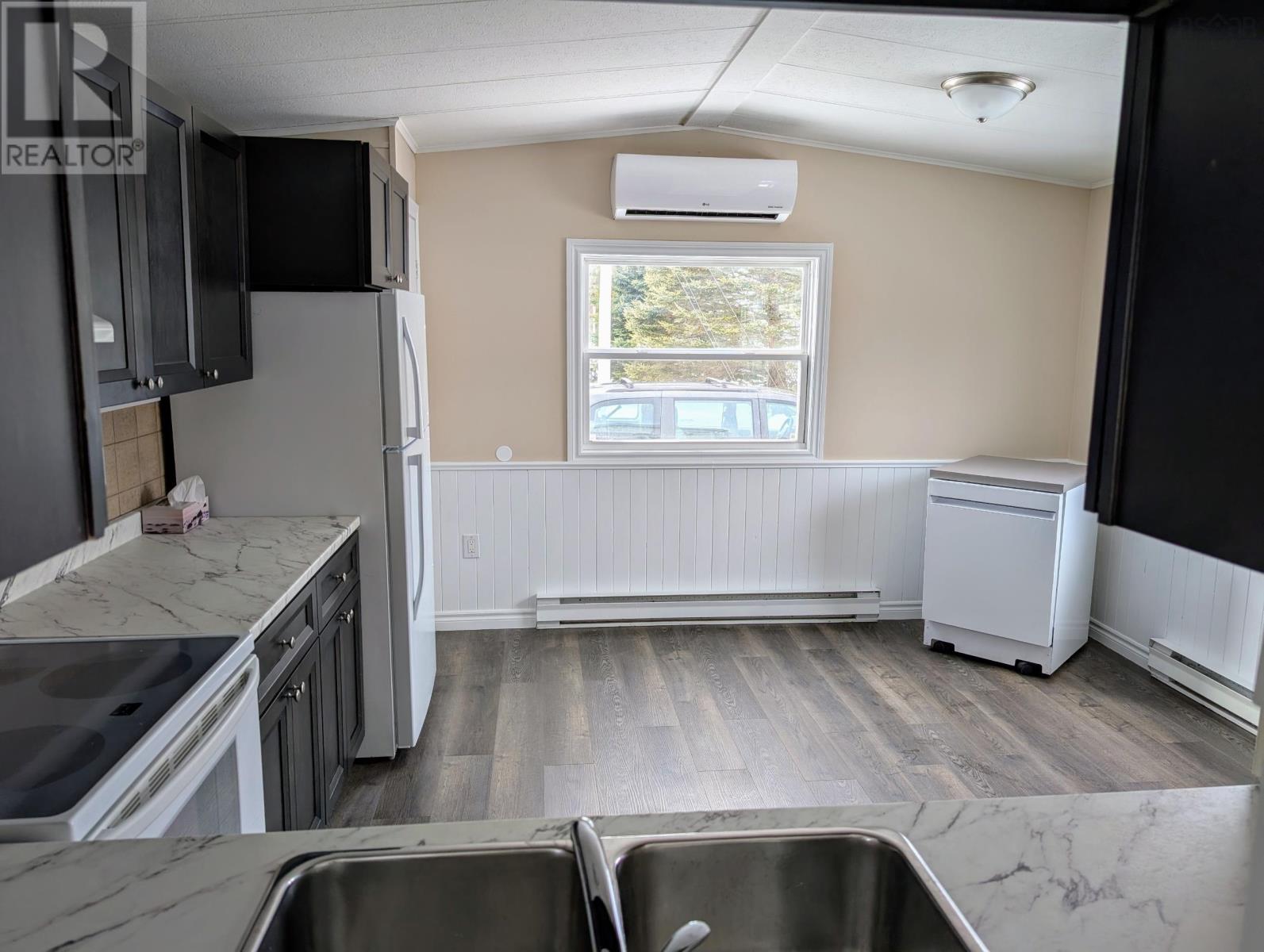 33 College Court, Truro, Nova Scotia  B2N 6P3 - Photo 3 - 202503388