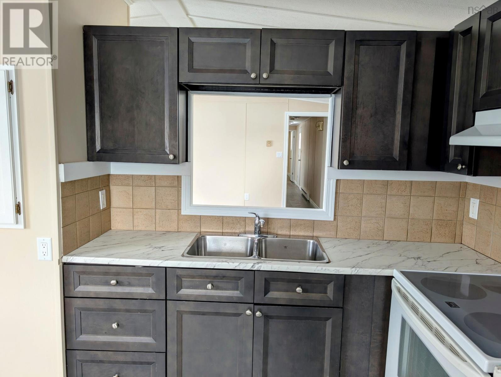 33 College Court, Truro, Nova Scotia  B2N 6P3 - Photo 4 - 202503388