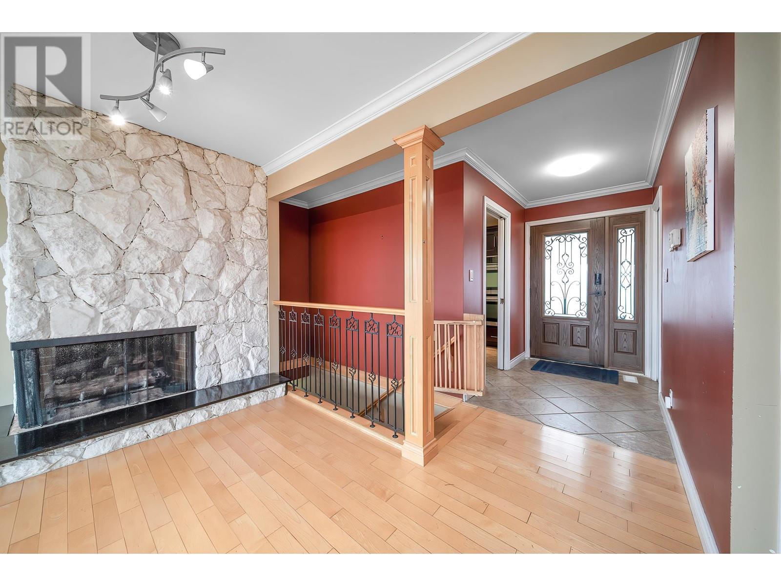 8935 Monroe Avenue, Burnaby, British Columbia  V3N 4E7 - Photo 11 - R2976370
