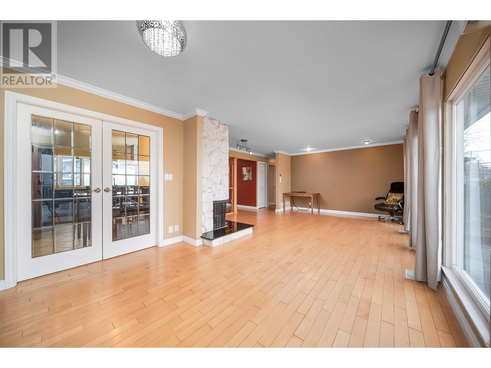 8935 Monroe Avenue, Burnaby, British Columbia  V3N 4E7 - Photo 18 - R2976370