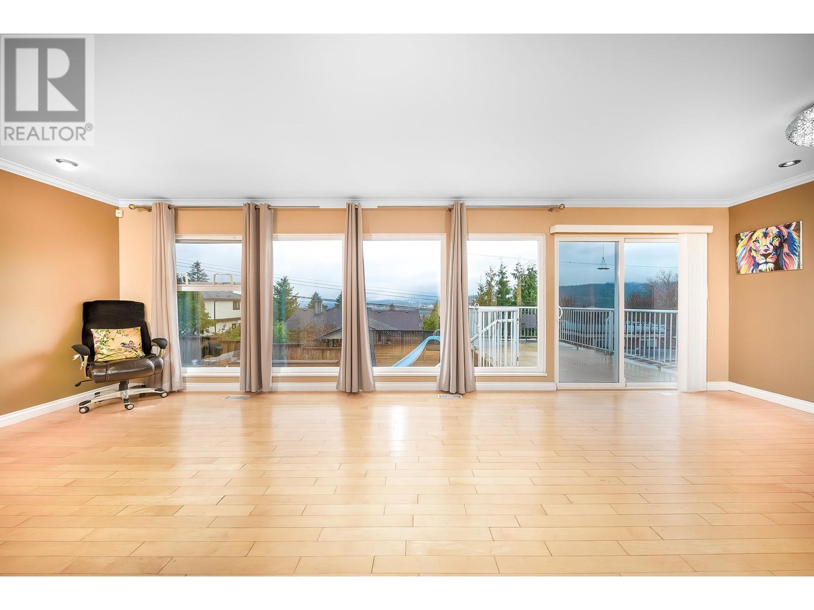 8935 Monroe Avenue, Burnaby, British Columbia  V3N 4E7 - Photo 9 - R2976370