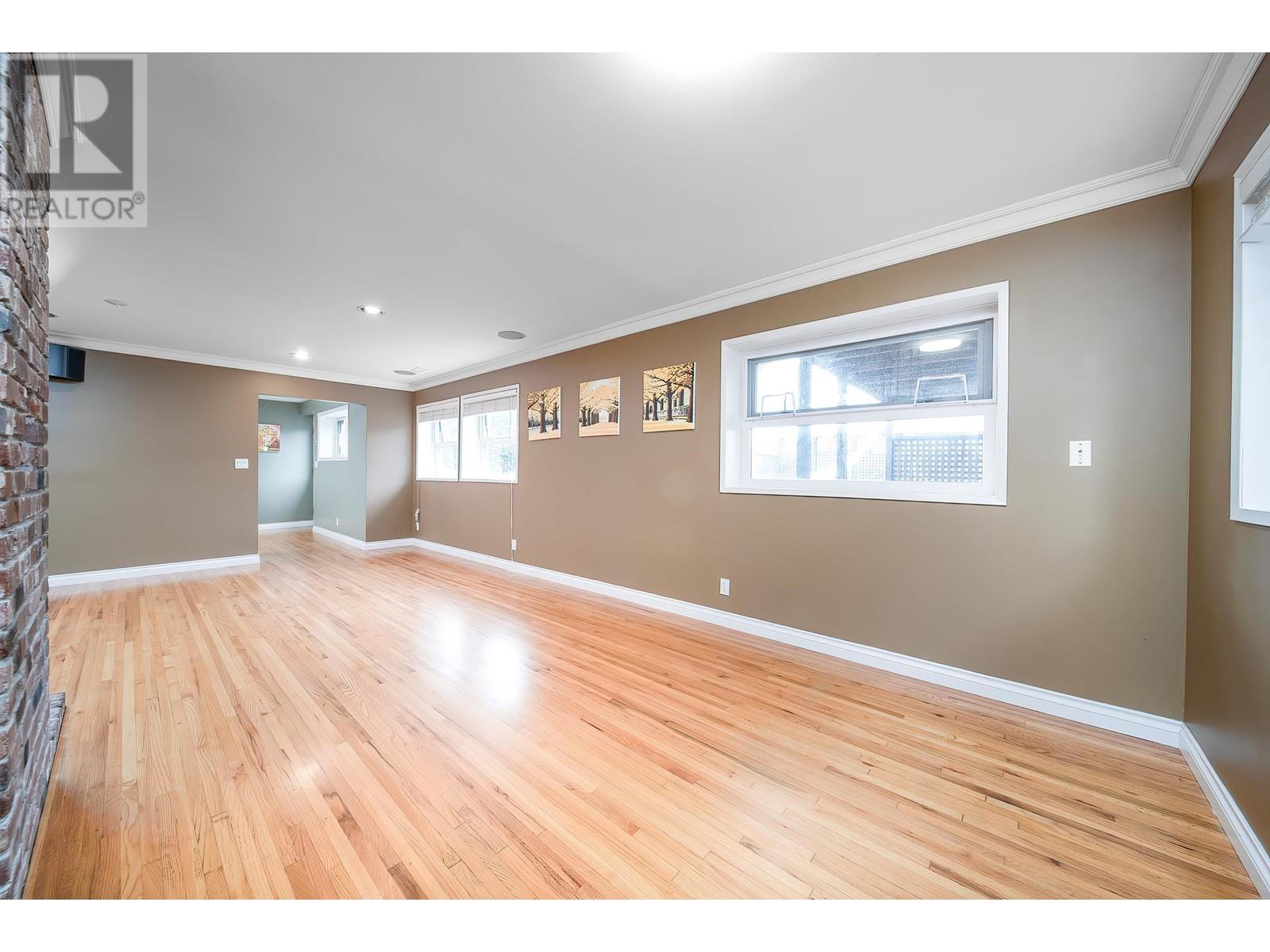 8935 Monroe Avenue, Burnaby, British Columbia  V3N 4E7 - Photo 29 - R2976370